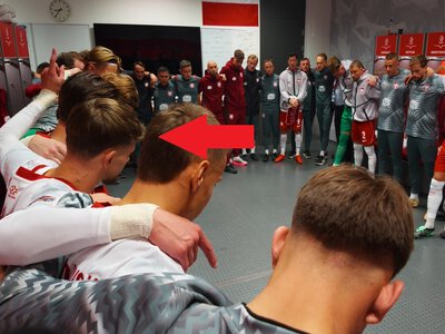 Tak wyglądały ostatnie minuty przed meczem z Rumunią. To on wygłosił przemowę