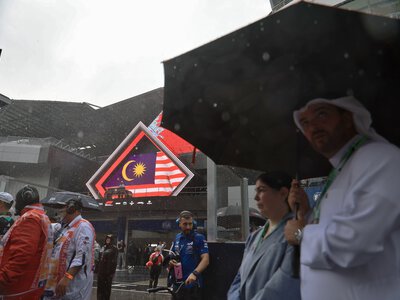 Bolidy zatrzymały się w deszczu. Oto, co doprowadziło do kompromitacji F1