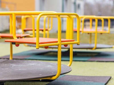 Rączka dziecka utknęła w mechanizmie karuzeli. Maluch w szpitalu