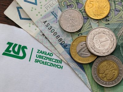 Renta rodzinna z ZUS. Tyle można dostać pieniędzy, obowiązują warunki
