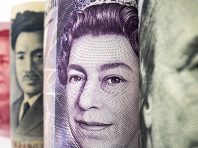 Funt najdroższy od 2024 r. Dolar wyznacza kolejny wielomiesięczny szczyt 