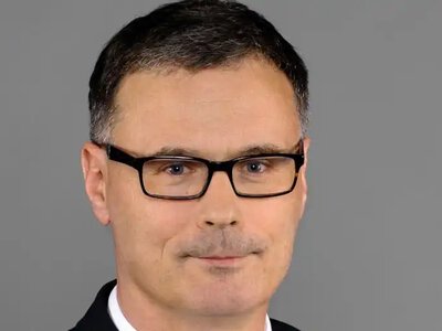 Polska coraz bardziej tonie w długach. Ekonomista BCC alarmuje