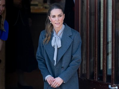 Księżna Kate postawiła na szarość. Jeden szczegół odmienił całą stylizację