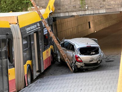 To jednak nie niesprawny autobus, a kierowca zawinił przy wypadku na Ochocie. To wynika z zarzutów prokuratury