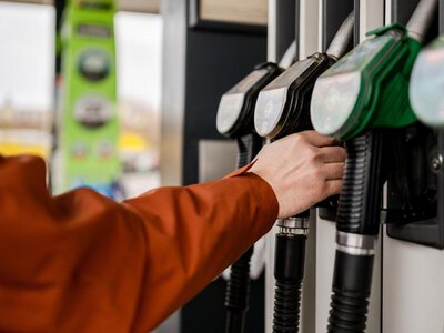 Tanie paliwo z reklamy? Tak oszukują naiwnych kierowców