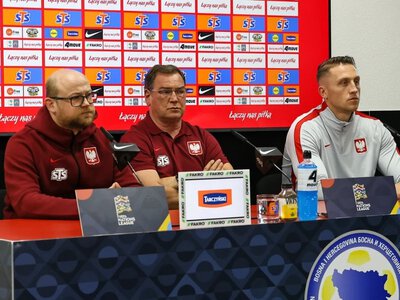 Miał być dylemat, jest jasny sygnał. Urban zrezygnował z eksperymentu