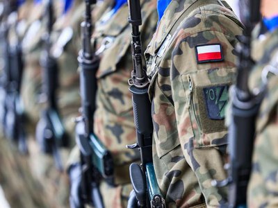 Koniec z armią tylko dla ochotników? Mentzen i Morawiecki apelują