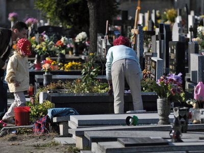 Wielu planuje wizyty na grobach. Wiadomo, jakie są prognozy pogody na Wszystkich Świętych