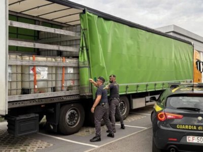 Polacy zatrzymani we Włoszech. W ciężarówce 30 tys. litrów paliwa