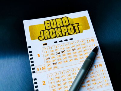 Polacy wygrali w Eurojackpot. Oto, ile trafi na ich konta