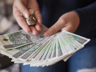 Zarabiają średnio 13 tys. zł brutto. Na czele ich bolączek są niskie płace