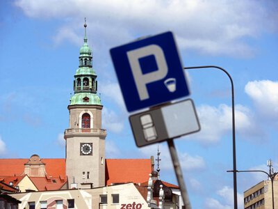 Zapłacisz mniej za parking w mieście a dzieci pojadą autobusem za darmo. Jest jeden warunek