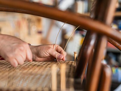 Produkowali kultowe krzesła. Teraz pracę może stracić 500 osób