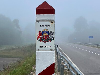 Uzbrojeni ludzie Łukaszenki wtargnęli na Łotwę. Grozili żołnierzom i kradli sprzęt na granicy