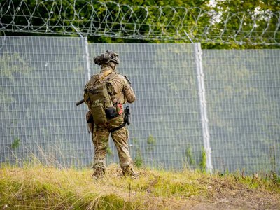Uzbrojeni ludzie przy granicy kraju NATO. W pewnym momencie wtargnęli