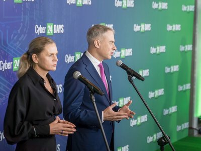 Minister odłączy ci Facebooka. Już prawie to zrobił, ale się przestraszył