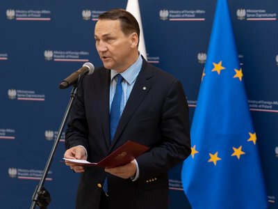 Zamieszanie po wywiadzie Sikorskiego. Rzecznik MSZ reaguje: „Takie słowa nigdy nie padły”