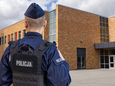 Więcej kontroli wokół szkół. Policja reaguje po serii ataków