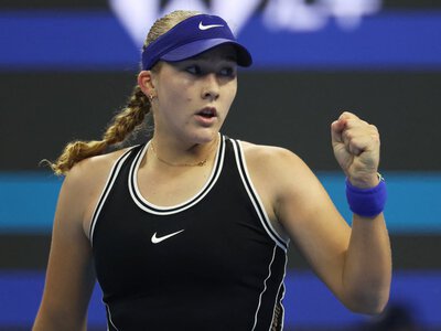 Niesamowity bój Rosjanek w Pekinie! Ona może zagrać ze Świątek w finale