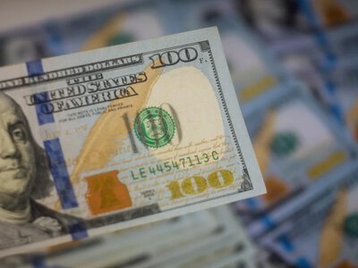Natychmiastowa reakcja złotówki. Dolar po prawie 4 zł