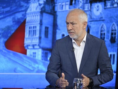 Napieralski chce zakazu korzystania z mediów społecznościowych do 16. roku życia. Ws…