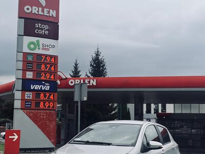 Ceny paliw spadły z rekordowo wysokich poziomów. Ale tanio to to nie jest