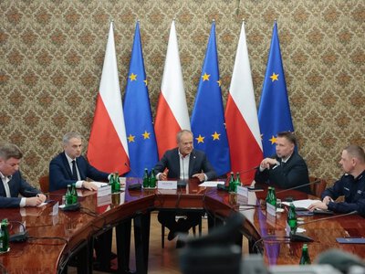 Ograniczenia w sieci powstrzymają przemoc? Potrzeba czegoś więcej
