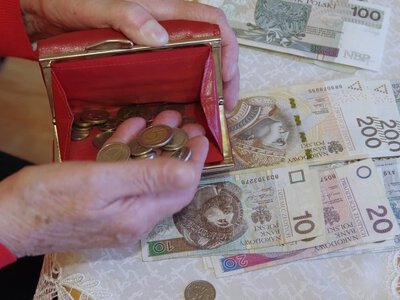 800 zł więcej rocznie dla seniorów? Jest propozycja zwolnienia ze składki