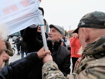 Krzyki podczas obchodów miesięcznicy smoleńskiej. Kaczyński: Sprawa smoleńska wróci z całą siłą