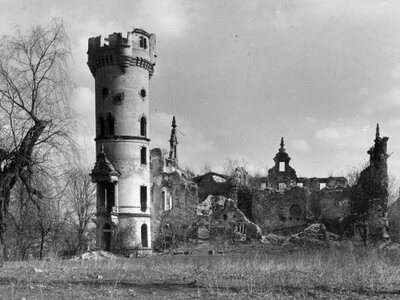 Smutna historia pięknego pałacu w Białej Nyskiej. Pół wieku temu zniszczono go w „czynie społecznym”, bo szpecił wioskę