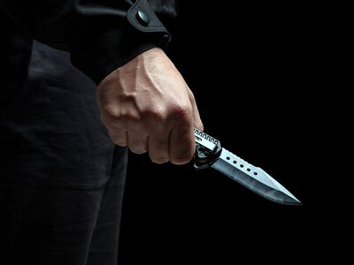Jak obronić się przed nożownikiem? Zasady, które mogą uratować życie