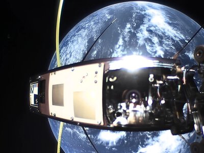 Satelita zrobił sobie selfie. Ma aparat z płynną soczewką