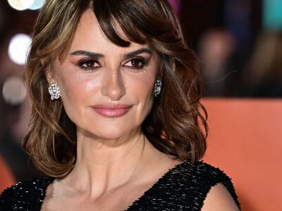 Te sukienki robią furorę wśród kobiet po 50-tce. Penélope Cruz je uwielbia