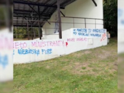 „Się odmaluje, proszę księdza”. Wandale oszpecili ołtarz