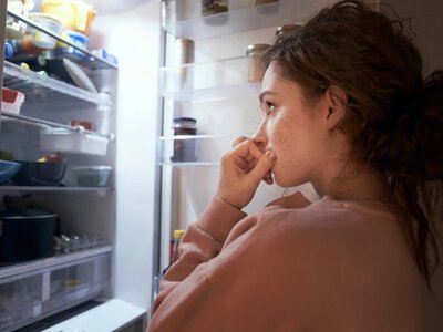 Zły sen partnera może wpływać na twoją dietę? Naukowcy mówią jasno