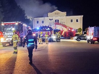 Restauracja i hotel w ogniu. Strażacy całą noc walczyli z pożarem