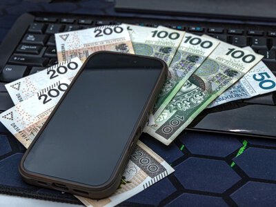 Nowa metoda kradzieży pieniędzy. Każą przyłożyć kartę