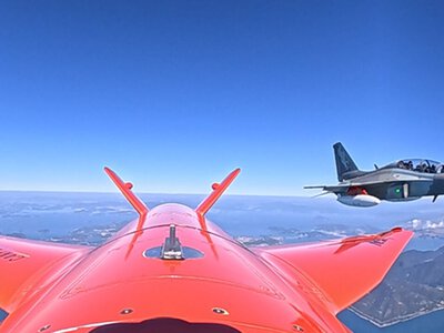 FA-50 wykonał lot formacyjny z bezzałogowcem. Test trwał 20 minut