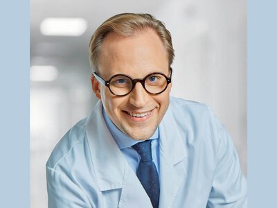 „Wielu mężczyzn trafia do gabinetu urologicznego za namową żon, partnerek czy dzieci”. Rak prostaty rozwija się bezobjawowo. Ekspert mówi, kiedy warto wykonać badanie
