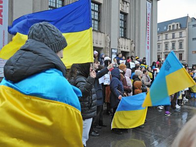 Coraz więcej Ukraińców objętych tymczasową ochroną opuszcza Polskę. Dane Eurostatu