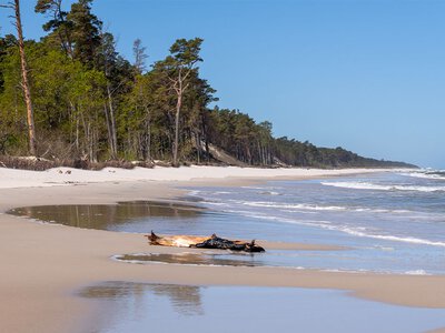 Niezidentyfikowany obiekt na plaży w Karwi. Nowe ustalenia
