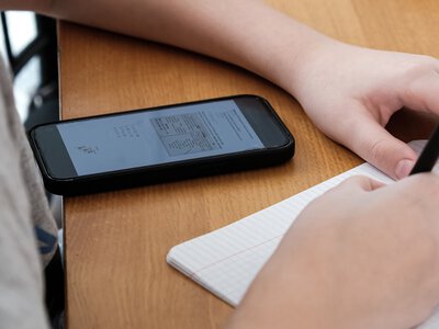 Studenci na potęgę używają AI. Widzę kolegów, którzy ściągają z AI. Strach mnie ogarnia, że oni też będą lekarzami