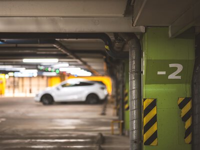 Zaparkowała koło Biedronki. Dostała 200 zł kary. Operator tłumaczy