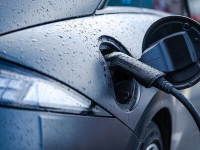 Pozorne odbicie na rynku elektryków. Za nagłym wzrostem stoją dostawy dwóch modeli
