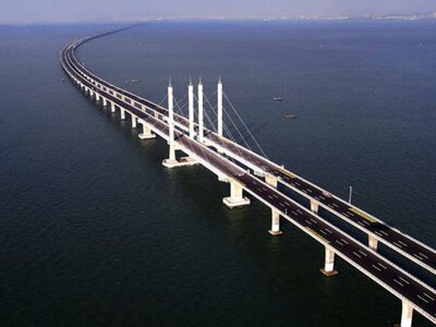 Najdłuższy most świata ma prawie 165 km. Jest dłuższy niż trasa Warszawa-Łódź