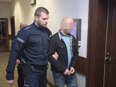 Zabił kolegę, wyrzucając go z trzeciego piętra, z telewizorem u szyi. Wyrok