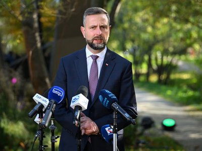 W pełnej gotowości, jeśli będzie decyzja. Szef MON mówi o trudnej nocy