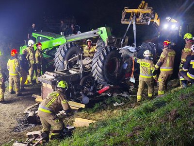 Nastolatkowie zmiażdżeni przez traktor. 17-latek nie miał uprawnień