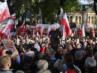 „Tu jest Polska”. Kaczyński i politycy PiS na proteście przed TK