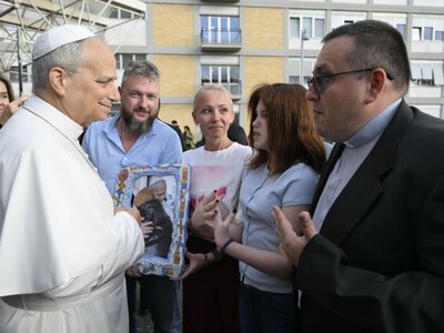 Papież wyszedł ze szpitala. Wtedy podeszła do niego 13-letnia Ukrainka